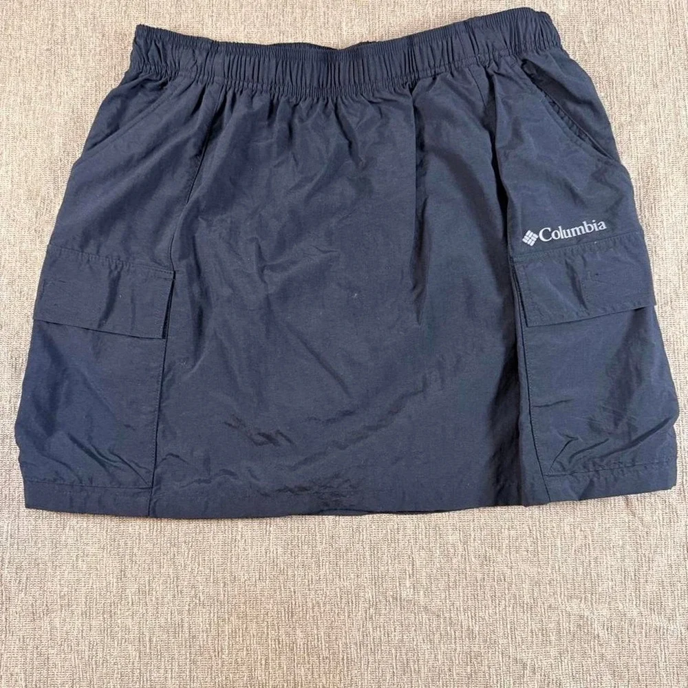 Columbia Sportswear black mini skirt with pockets, size M